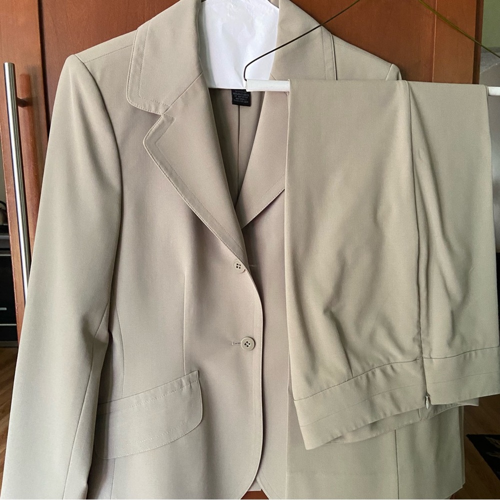Lightweight Beige Suit - The Limited